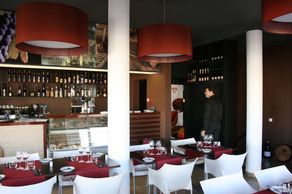 Restaurante e Wine Bar Alporchinhos Lagoa