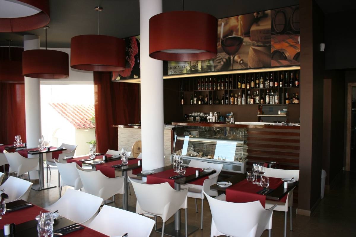 Restaurante e Wine Bar Alporchinhos Lagoa